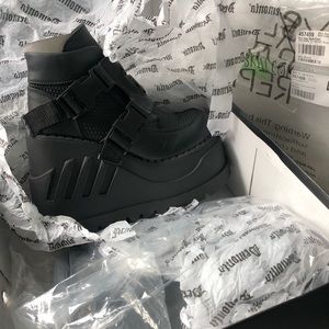 Demonia platform shoes size 6